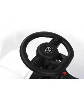 Автомобиль-каталка RiverToys Toyota Land Cruiser 300 с USB/Bluetooth/Led White Edition